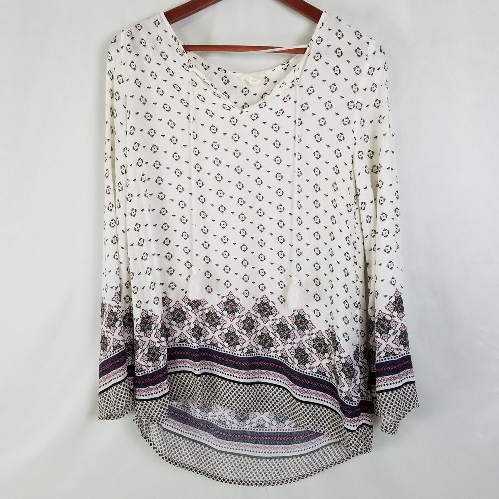 Lucy & Laurel Shirt Womens Small White Boho Top Long Sleeve‎ Tasseled Split Neck